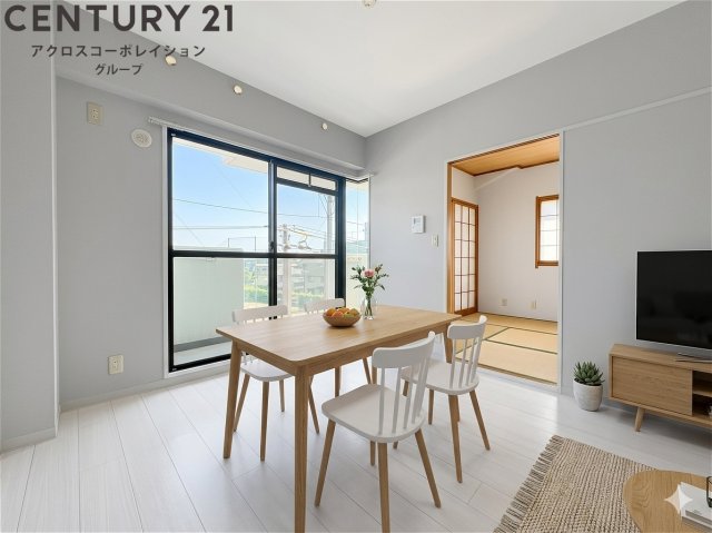 居室・リビング　画像中の家具はAIにより配置加工しているため、付属しません。