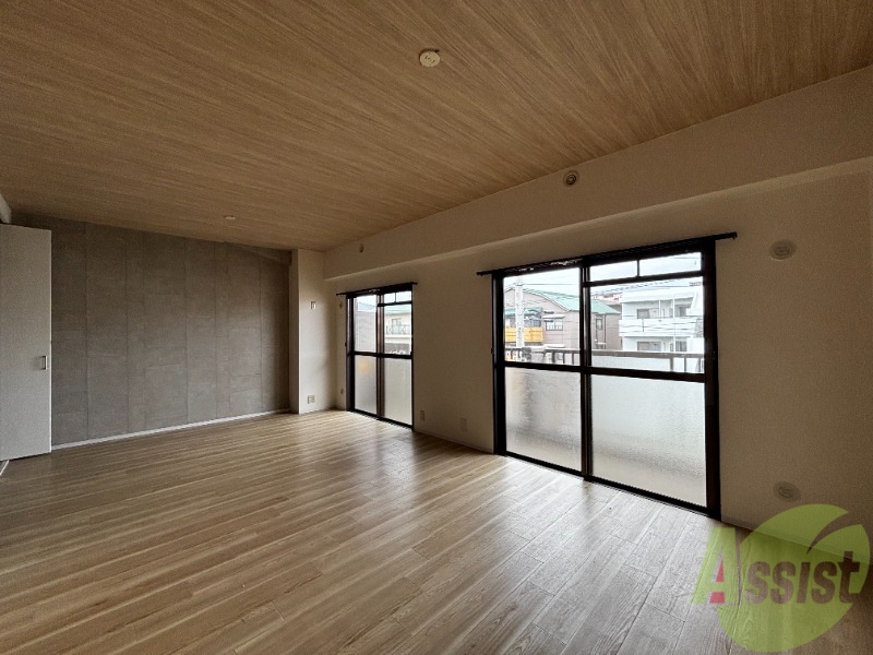 大阪モノレール彩都線 豊川駅 徒歩15分 4階建 築40年の居間写真
