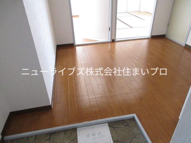 秀和ハイツ2の居間写真