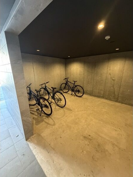 その他共有部分　嬉しい屋内駐輪場も！