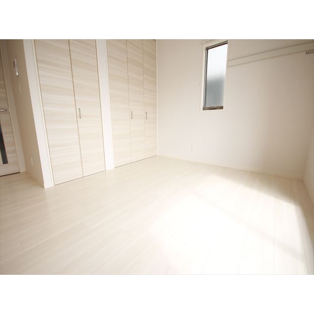 居室・リビング　南向きの日当たりの良いお部屋です♪