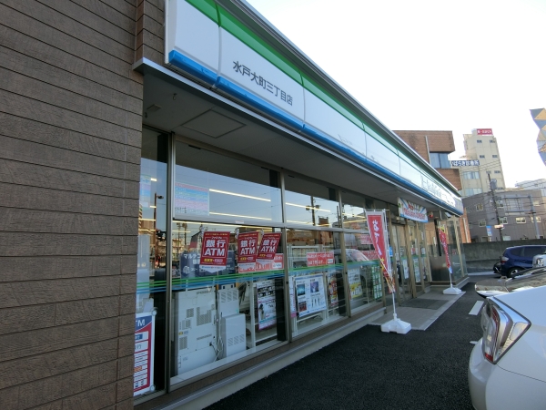 コンビニ　ファミリーマート（コンビニ）まで150m
