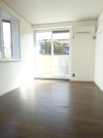 居室・リビング　角部屋２面採光の明るく風通しの良いお部屋です