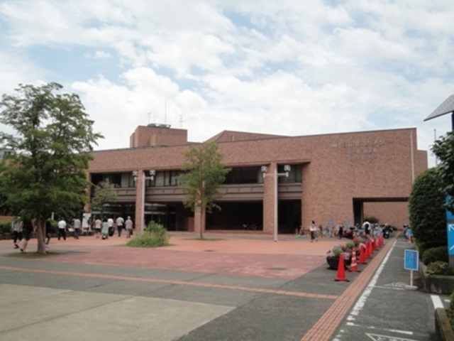図書館　麻生図書館（図書館）まで1040m