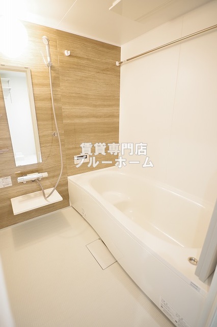 バス・シャワールーム　お風呂は浴室乾燥機付き！