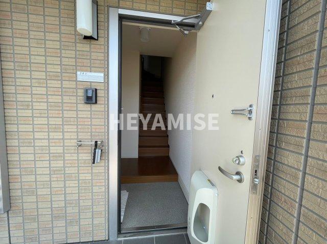 玄関　※同物件反転タイプの写真でございます※現況を優先します※