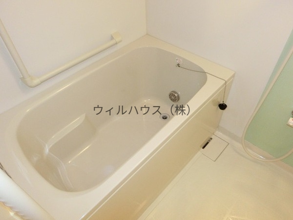 バス・シャワールーム　浴室乾燥機、追い焚き機能付きバス！