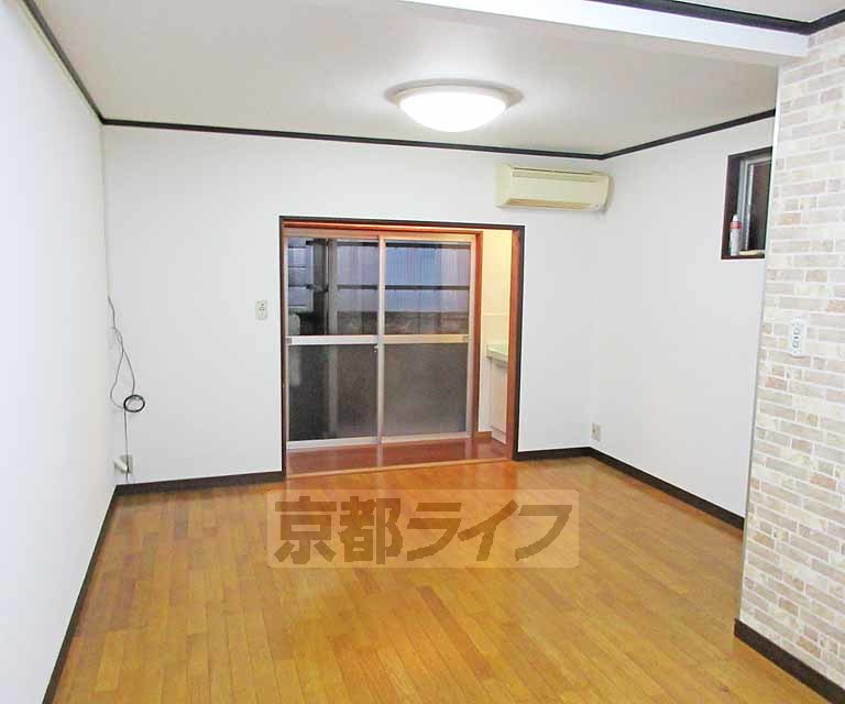 醍醐落保町貸家の居間写真