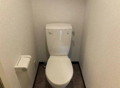 小田急線 代々木八幡駅 徒歩10分 9階建 築22年のトイレ写真