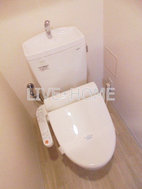 都営大江戸線 西新宿五丁目駅 徒歩8分 5階建 築13年のトイレ写真