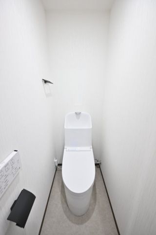 東急東横線 中目黒駅 徒歩10分 11階建 築2年のトイレ写真