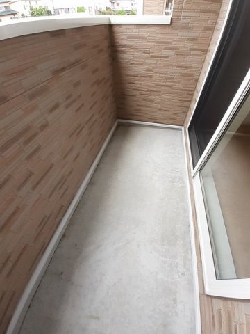 バルコニー　暖かな日差しのふりそそぐバルコニー
