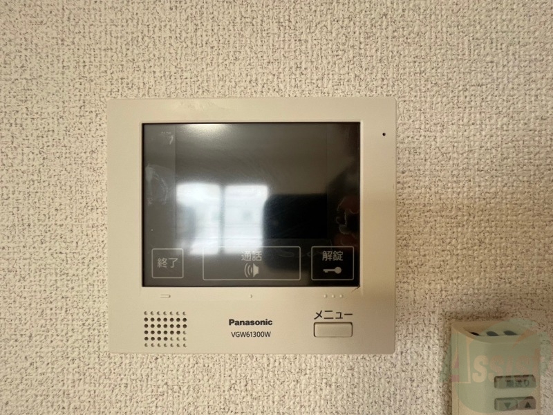 セキュリティ　モニタ付インターホンです。セキュリティ面も安心ですね！