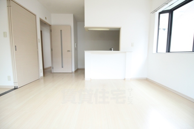 居室・リビング　同建物別部屋