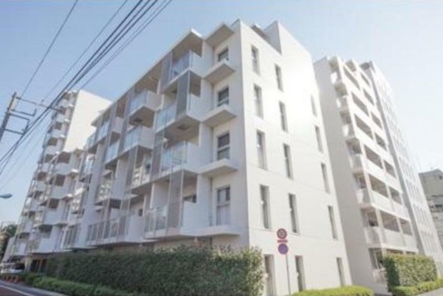建物外観　鉄筋コンクリート造のがっちりとした建物。