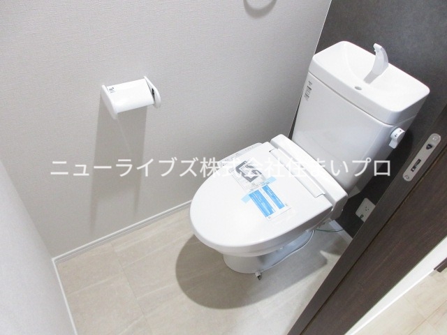 京阪本線 寝屋川市駅 徒歩15分 3階建 築2年のトイレ写真