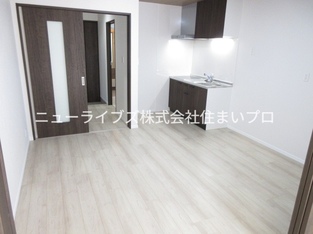 京阪本線 寝屋川市駅 徒歩15分 3階建 築2年の居間写真