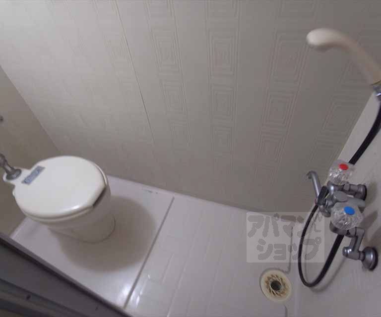 その他部屋・スペース　シャワーとトイレは同室内です