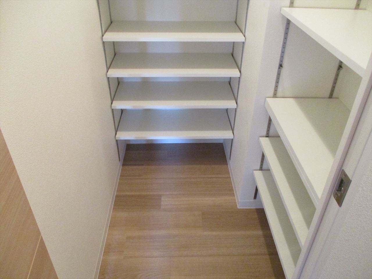 収納　アルクス金山