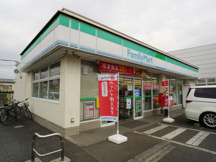 コンビニ　ファミリーマート町田忠生店（コンビニ）まで550m