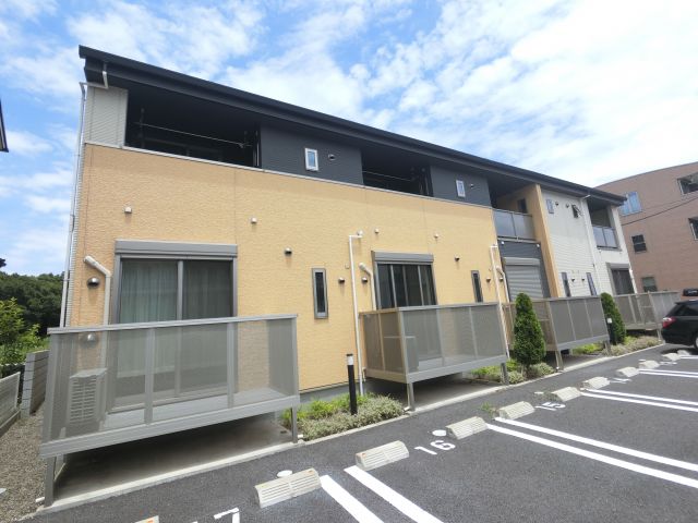 ＪＲ総武線 千葉駅 バス乗車時間：5分 最寄りバス停で下車 徒歩4分 築13年