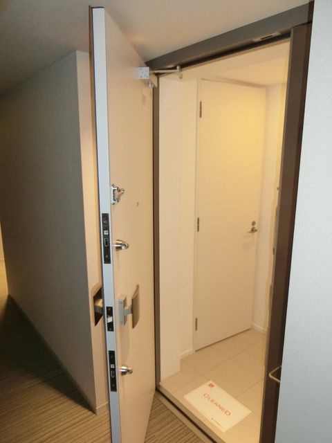 玄関　※同タイプ住戸参考写真　現況優先