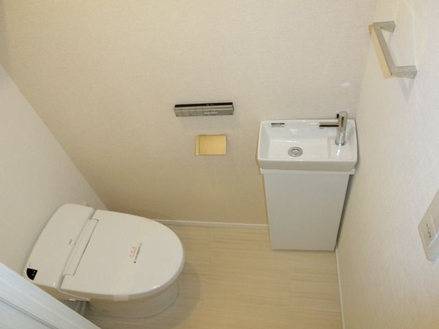 トイレ　※同タイプ住戸参考写真　現況優先