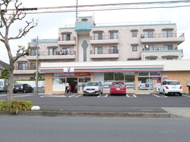 コンビニ　セブンイレブン（コンビニ）まで716m