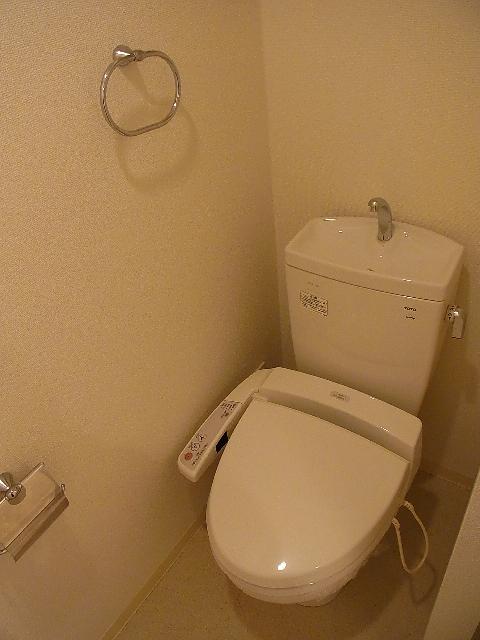 ＪＲ総武線 千葉駅 徒歩10分 15階建 築20年のトイレ写真