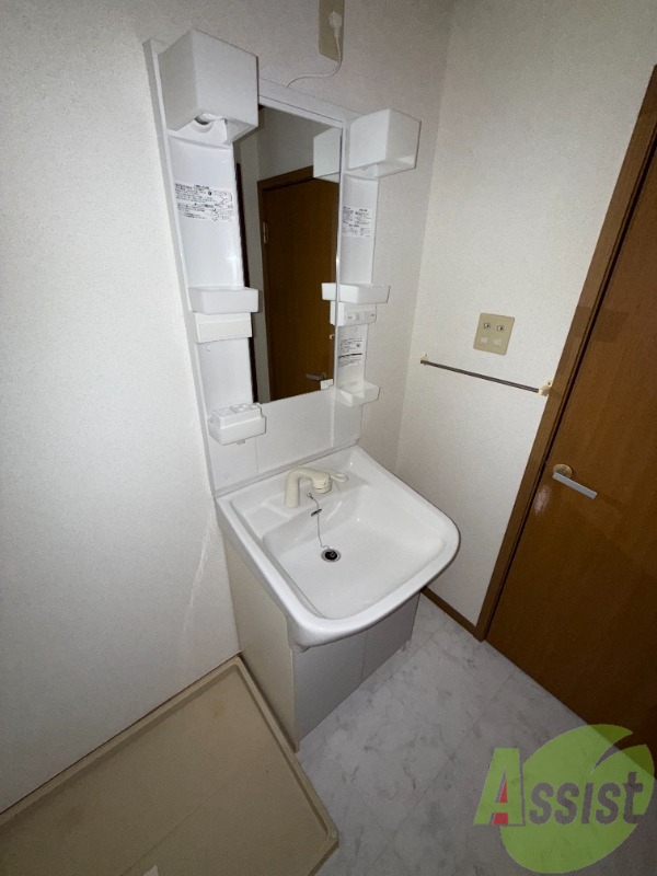 洗面設備　洗面台はこちらです。朝の準備が捗りますね。