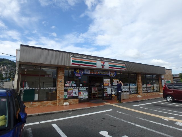 コンビニ　セブンイレブン箕面坊島5丁目店（コンビニ）まで684m