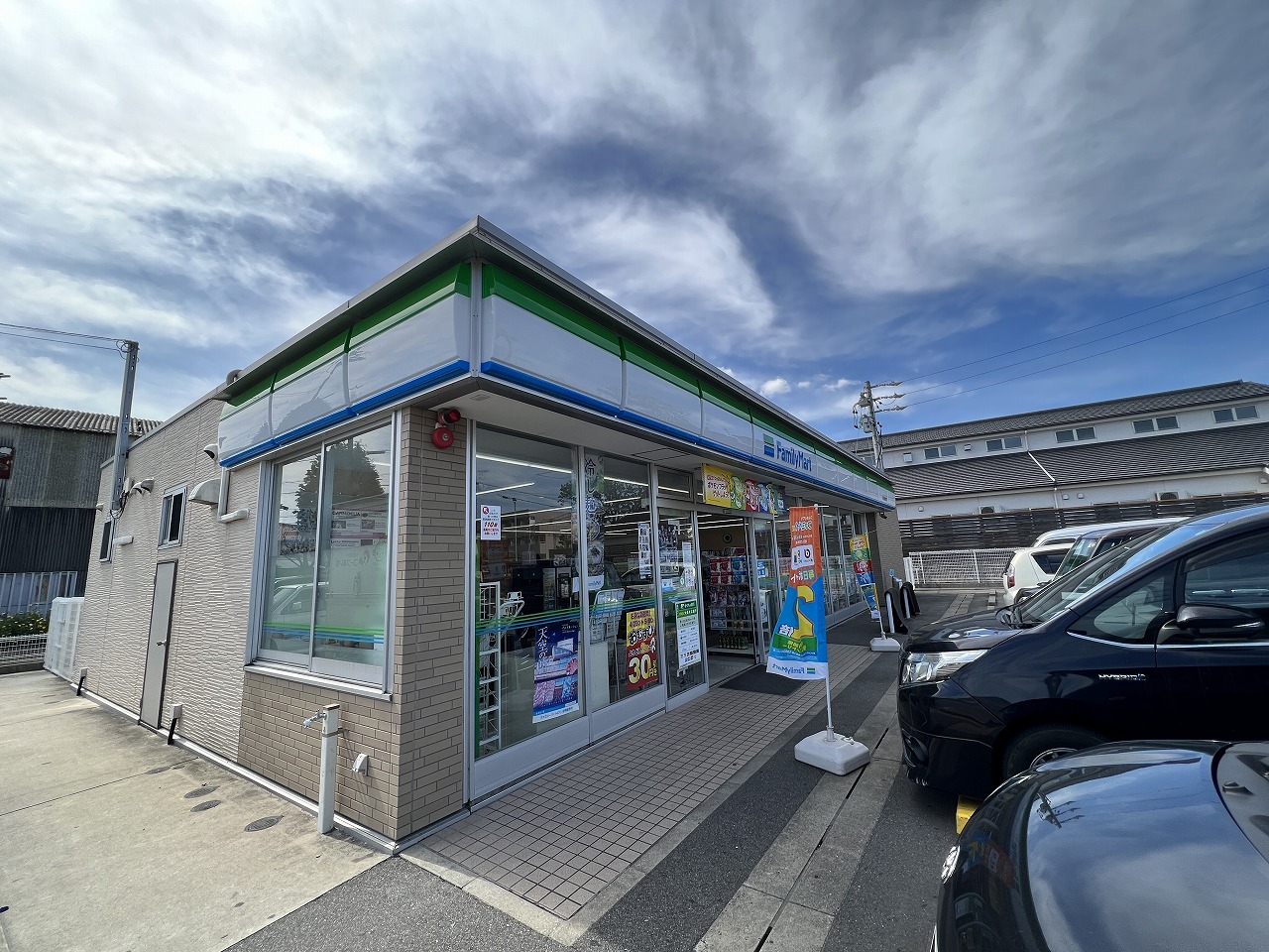 コンビニ　ファミリーマート 高浜論地町店（コンビニ）まで363m