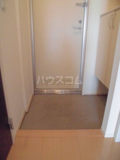 ウィステリアの玄関写真