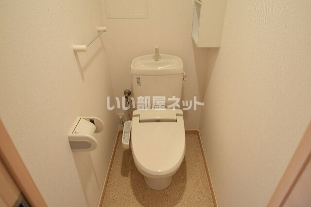 阪急神戸線 武庫之荘駅 徒歩18分 3階建 築17年のトイレ写真