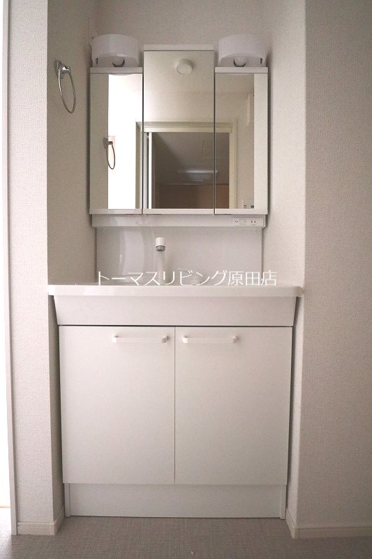 洗面設備　同型参考写真