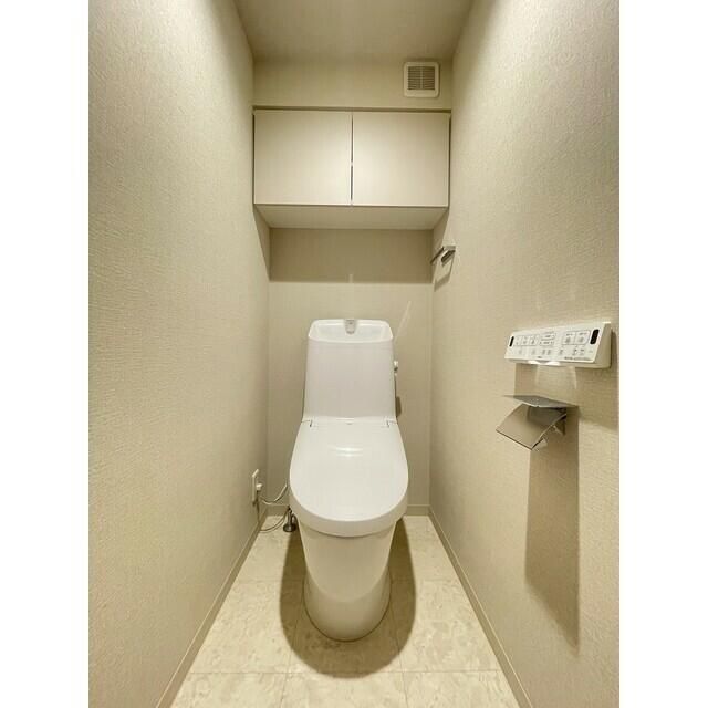 東急東横線 祐天寺駅 徒歩10分 4階建 築1年のトイレ写真