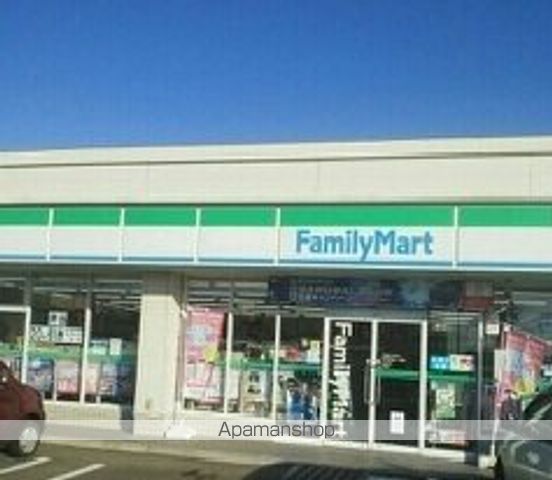 コンビニ　ファミリーマート（コンビニ）まで990m