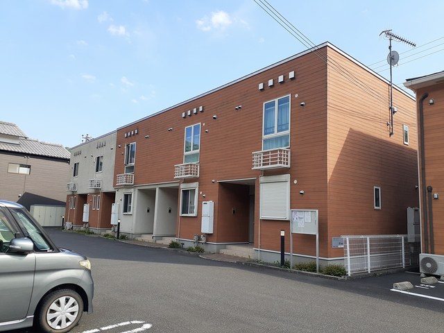 建物外観　充実設備◆独立した洋室＆南向きのインナーバルコニーも搭載★