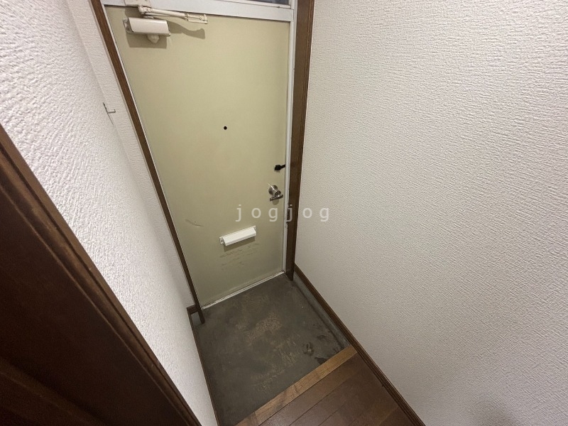 玄関　明るい開放的な玄関です。