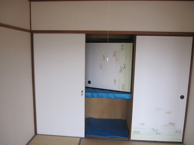 地下鉄四つ橋線 岸里駅 徒歩13分 5階建 築42年の内装写真