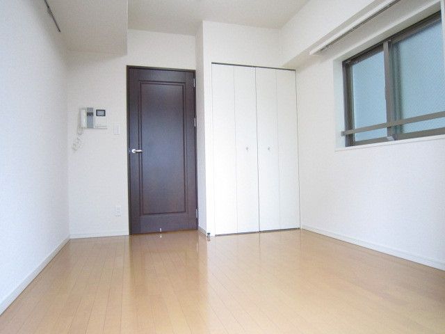 居室・リビング　二面採光で日当り良好なお部屋