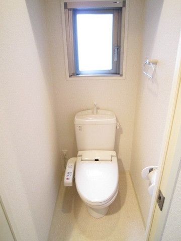トイレ　嬉しい窓付きトイレ