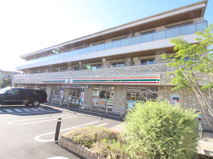 コンビニ　セブンイレブン（コンビニ）まで130m