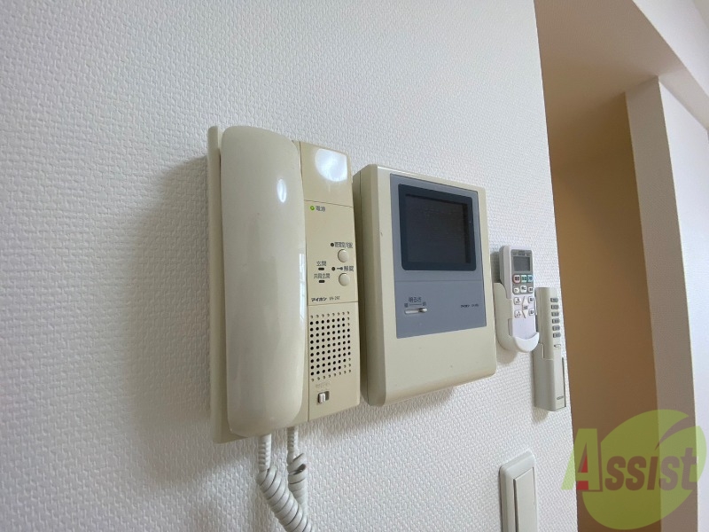 セキュリティ　モニター付インターホンです。来客者の顔が見えるので安心！