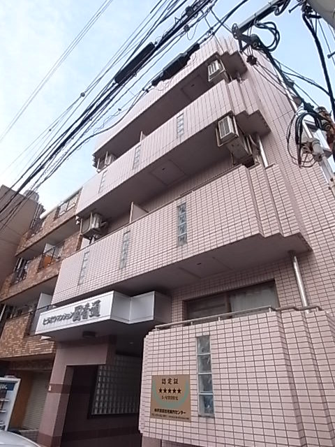 エントランス　カッコイイ外観です。環境も良好。