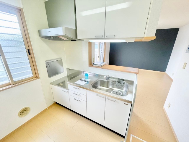 キッチン　同一建物内１０１号室内装写真転載