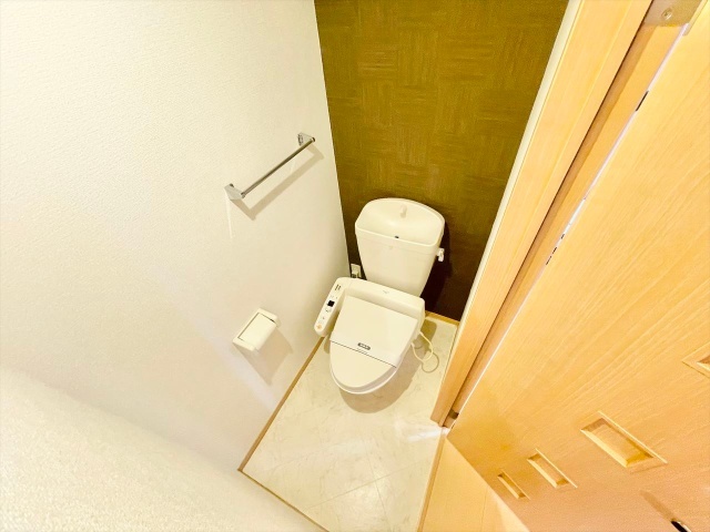 トイレ　同一建物内１０１号室内装写真転載