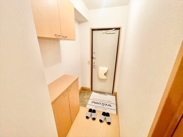 玄関　同一建物内１０１号室内装写真転載