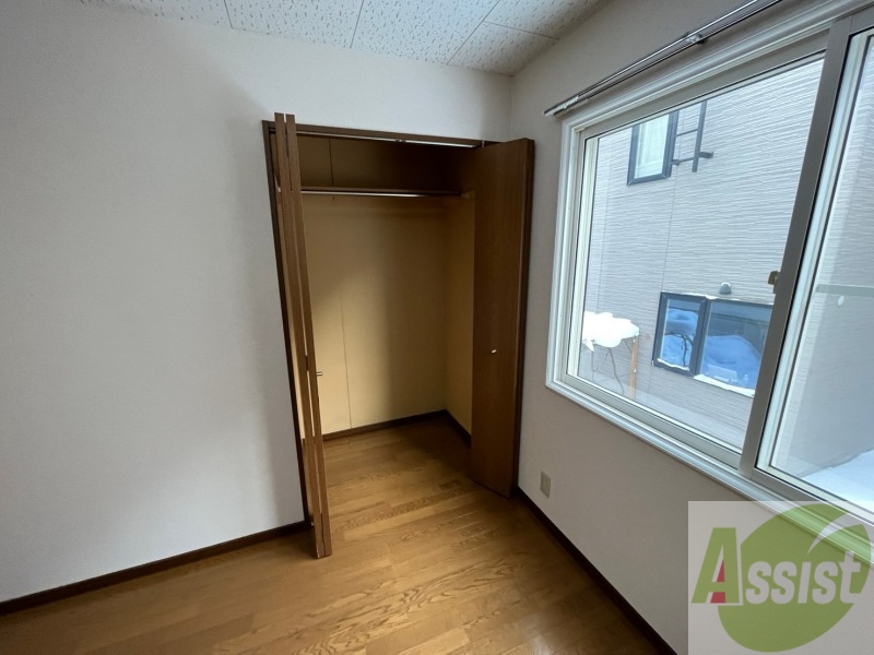 収納　寝室の収納です。部屋がすっきり片付きます。