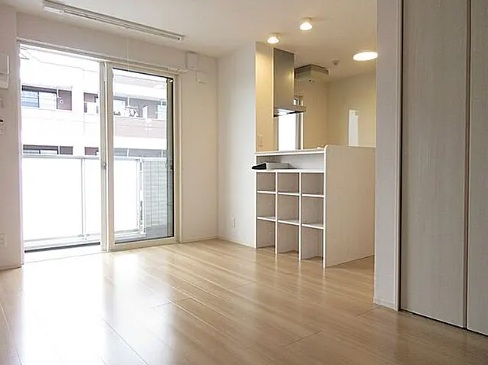居室・リビング　※同建物の別のお部屋の写真です。